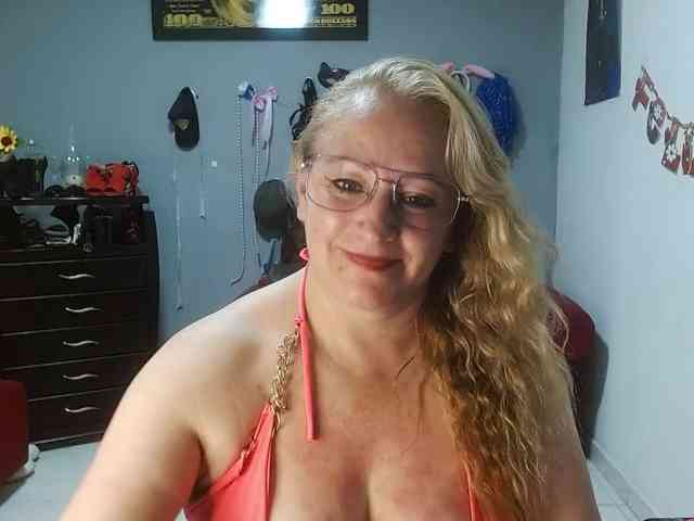 emperatrizfuckass webcam