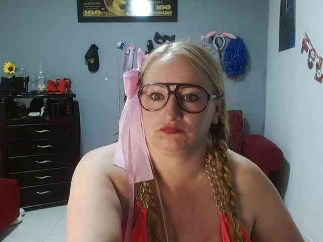 emperatrizfuckass webcam