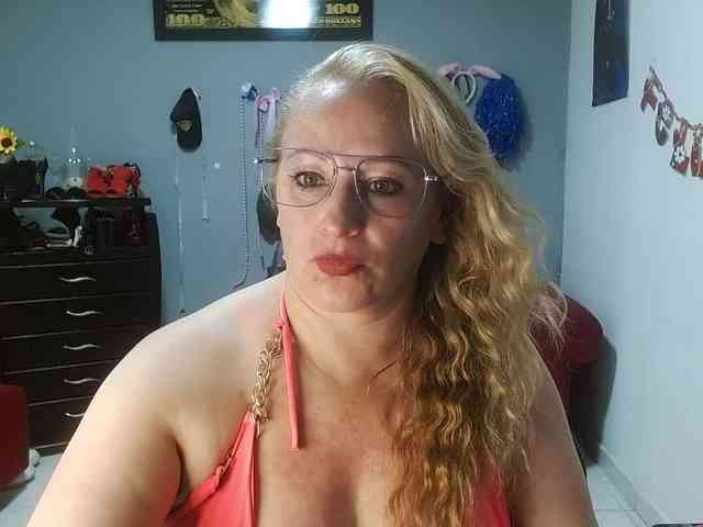 emperatrizfuckass webcam