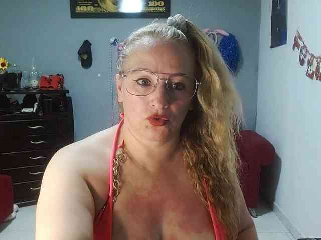 emperatrizfuckass webcam