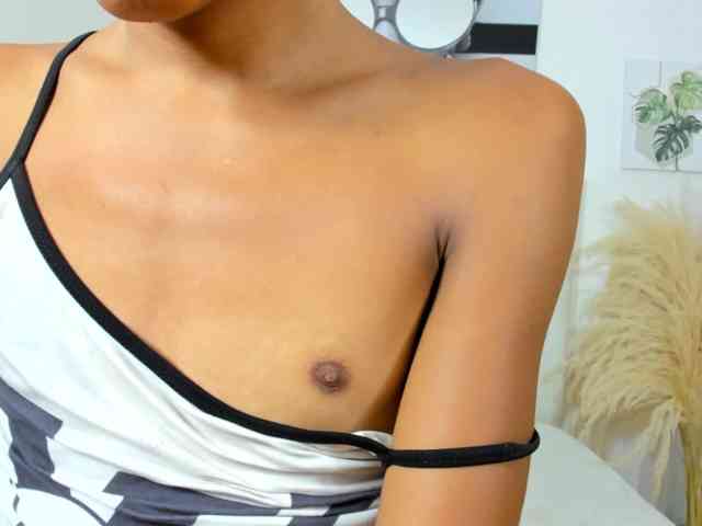 Brisahott Live Webcam on BongaCams