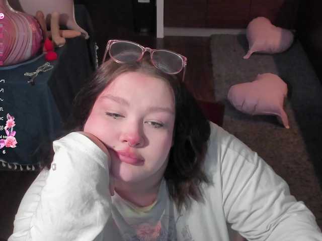 LilyBell's BongaCams show and profile