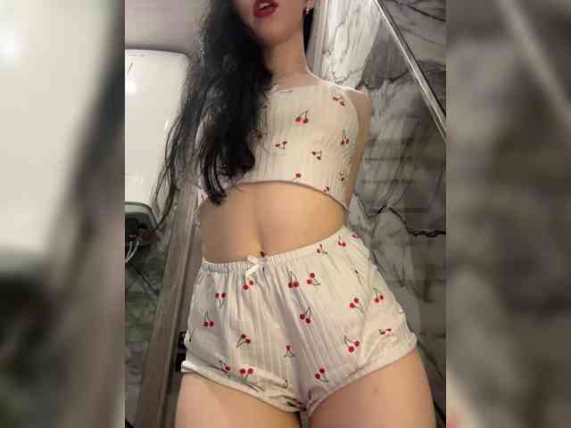 ____m__o_o_nnn__ webcam
