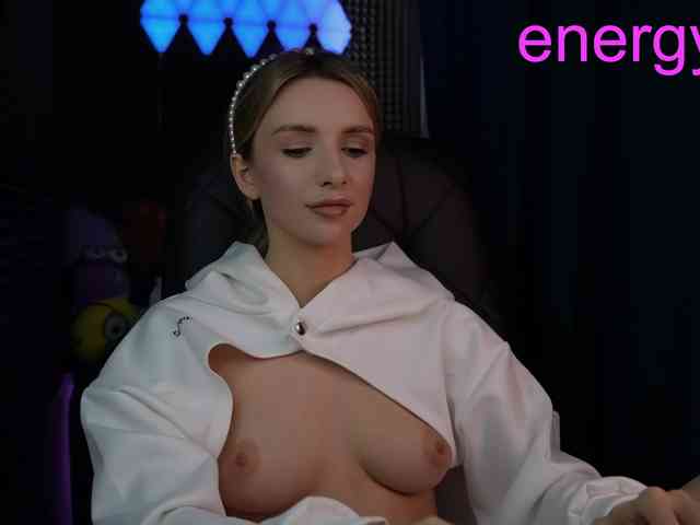 Malyshkaaa webcam