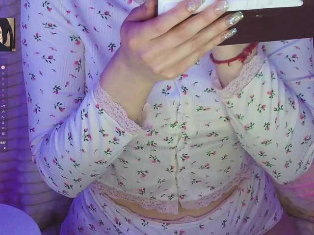 LollyGirlMoon's BongaCams show and profile