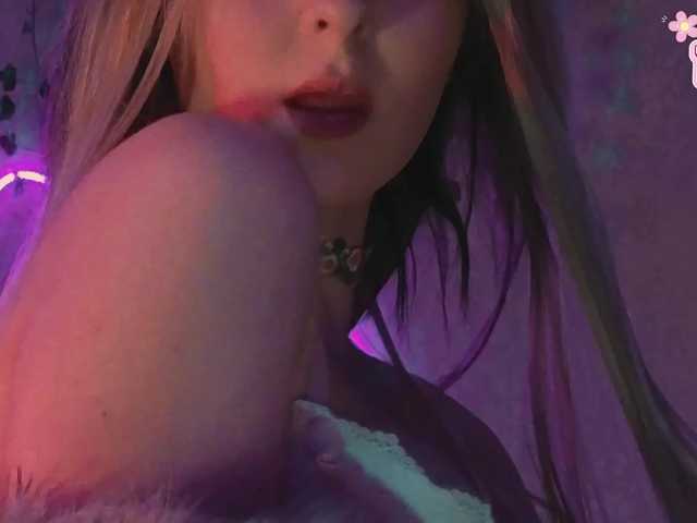 LollyGirlMoon's BongaCams show and profile