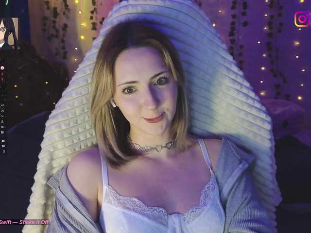 LollyGirlMoon's BongaCams show and profile