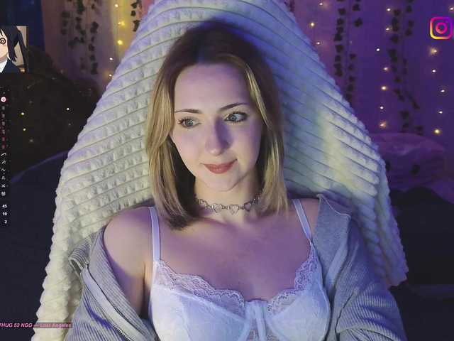 LollyGirlMoon's BongaCams show and profile