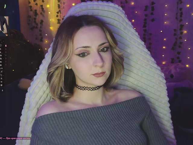 LollyGirlMoon's BongaCams show and profile