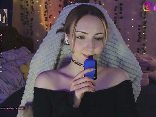 LollyGirlMoon's BongaCams show and profile