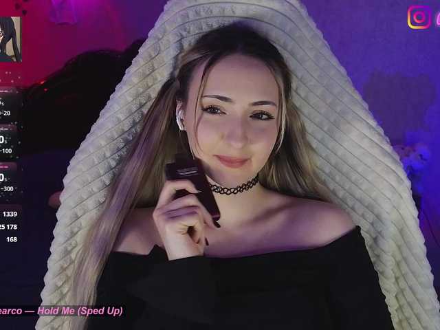 LollyGirlMoon's BongaCams show and profile