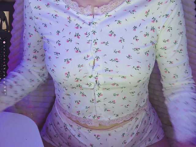 LollyGirlMoon's BongaCams show and profile