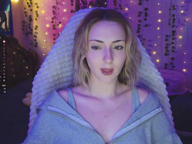 LollyGirlMoon's BongaCams show and profile