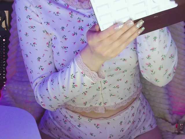 LollyGirlMoon's BongaCams show and profile