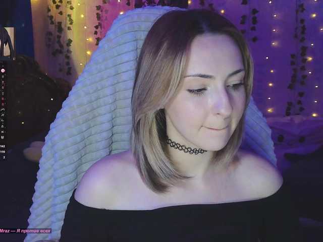 LollyGirlMoon's BongaCams show and profile