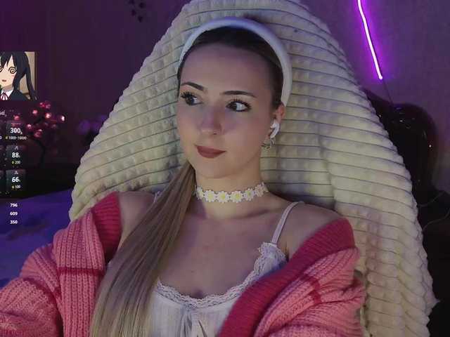 LollyGirlMoon's BongaCams show and profile