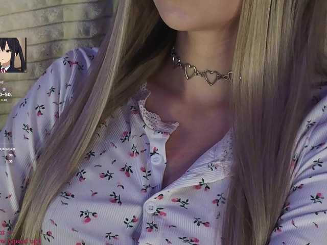 LollyGirlMoon's BongaCams show and profile