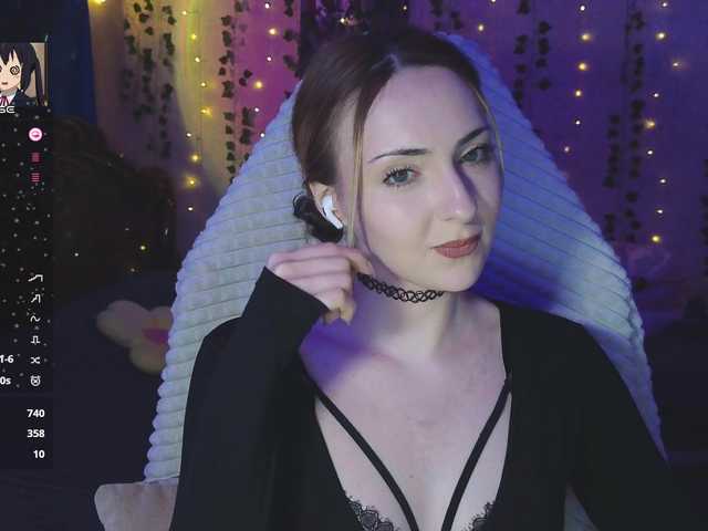 LollyGirlMoon's BongaCams show and profile