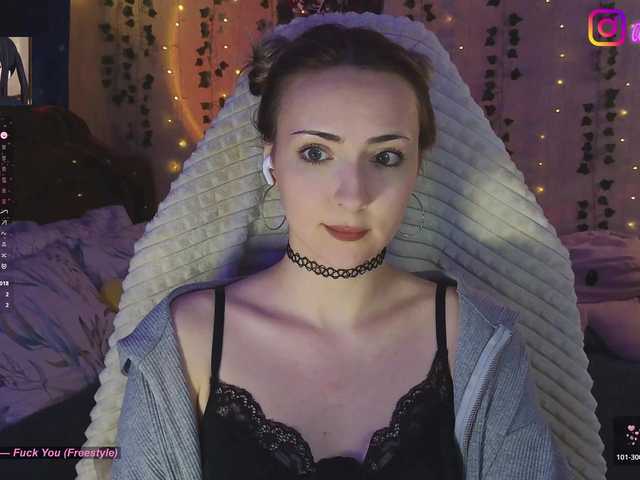 LollyGirlMoon live cam profile