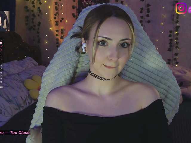 le modèle Akiame est en webcam porno dans un show sur le site bongacams, il possède les tags suivants: White/Caucasian,Blonde,Shaved