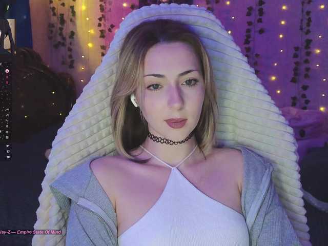 LollyGirlMoon's BongaCams show and profile