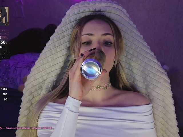 LollyGirlMoon's BongaCams show and profile