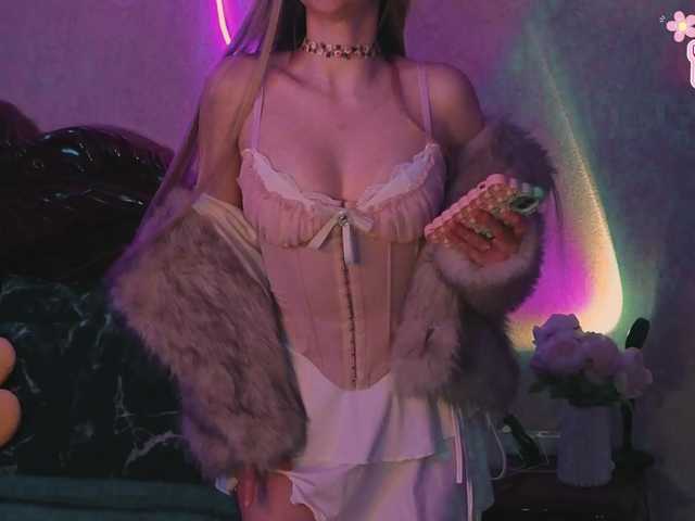 LollyGirlMoon's BongaCams show and profile