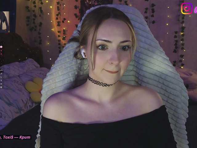 LollyGirlMoon's BongaCams show and profile