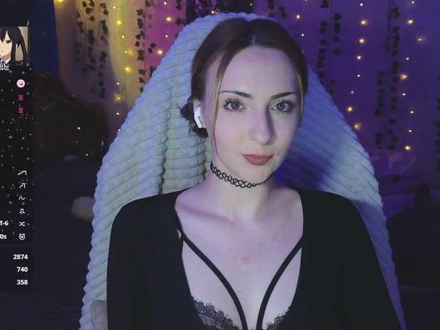 LollyGirlMoon's BongaCams show and profile