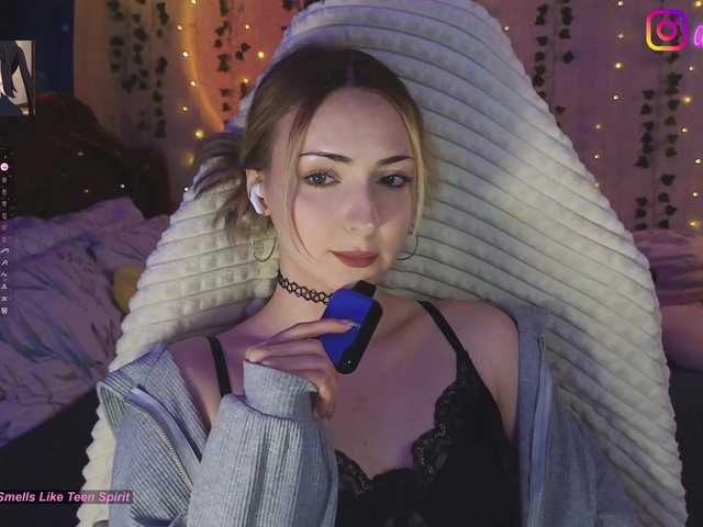 LollyGirlMoon's BongaCams show and profile