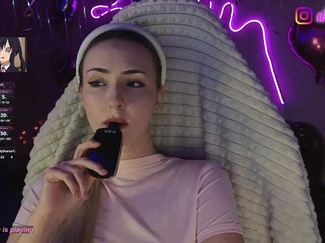 LollyGirlMoon's BongaCams show and profile