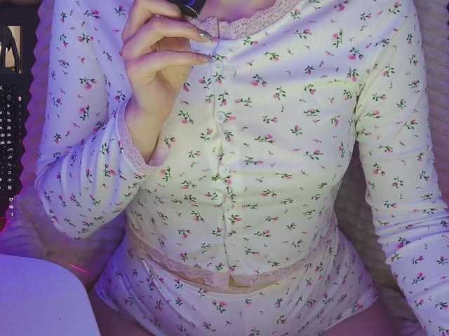 LollyGirlMoon's BongaCams show and profile