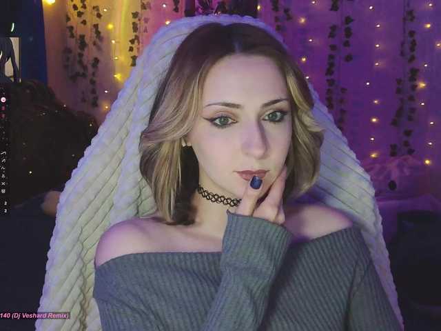 LollyGirlMoon's BongaCams show and profile
