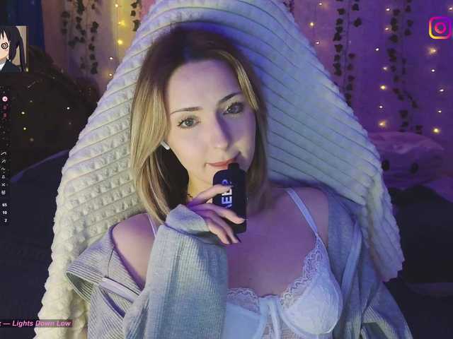 LollyGirlMoon's BongaCams show and profile