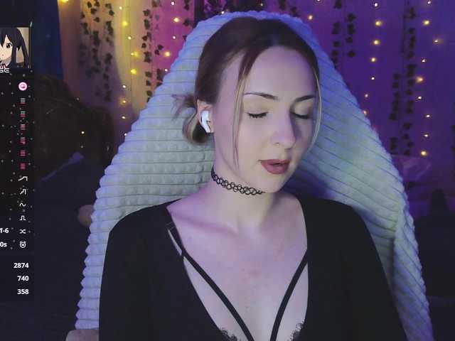 LollyGirlMoon's BongaCams show and profile