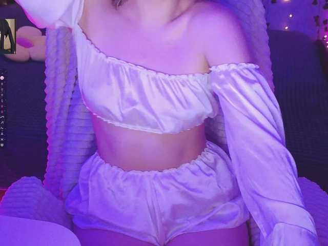 LollyGirlMoon's BongaCams show and profile