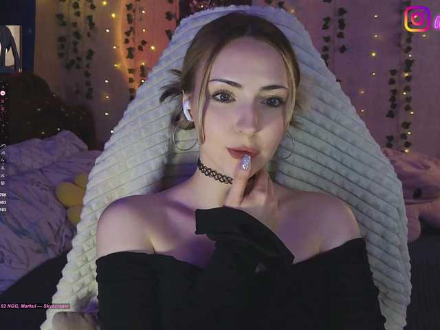 LollyGirlMoon's BongaCams show and profile