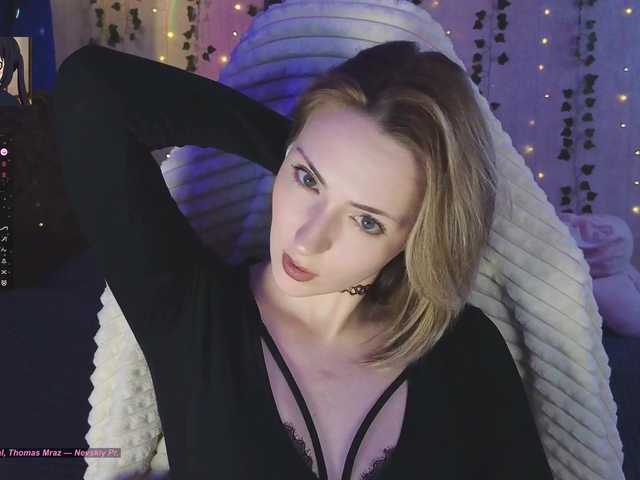 LollyGirlMoon's BongaCams show and profile