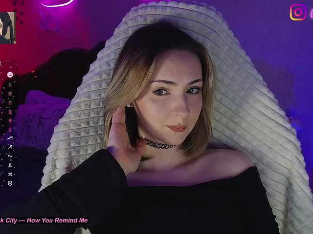 LollyGirlMoon's BongaCams show and profile