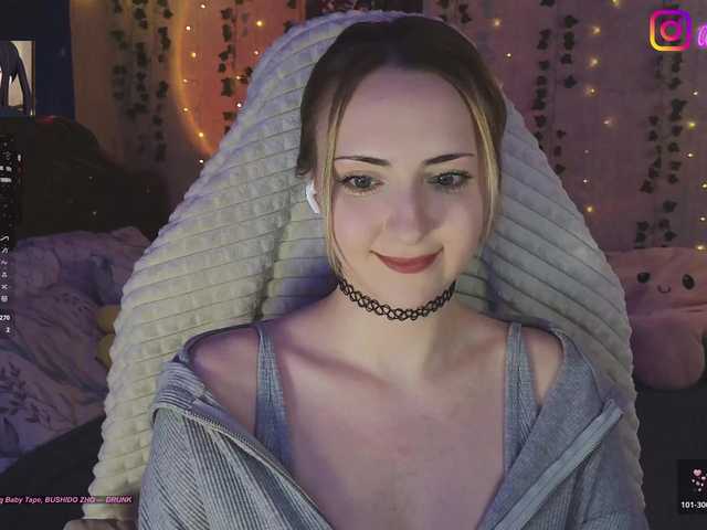 LollyGirlMoon's BongaCams show and profile
