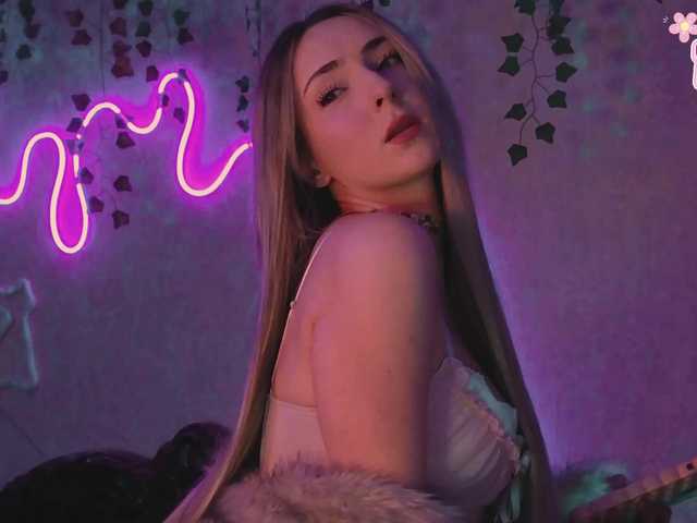 LollyGirlMoon's BongaCams show and profile