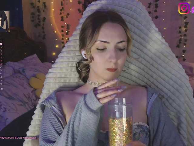 LollyGirlMoon live cam profile