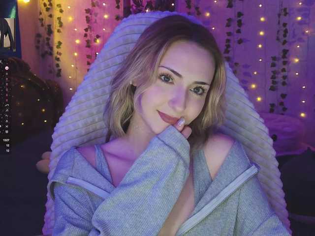 LollyGirlMoon's BongaCams show and profile