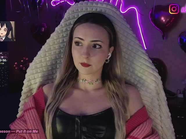 LollyGirlMoon's BongaCams show and profile