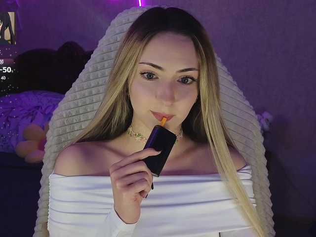 LollyGirlMoon's BongaCams show and profile