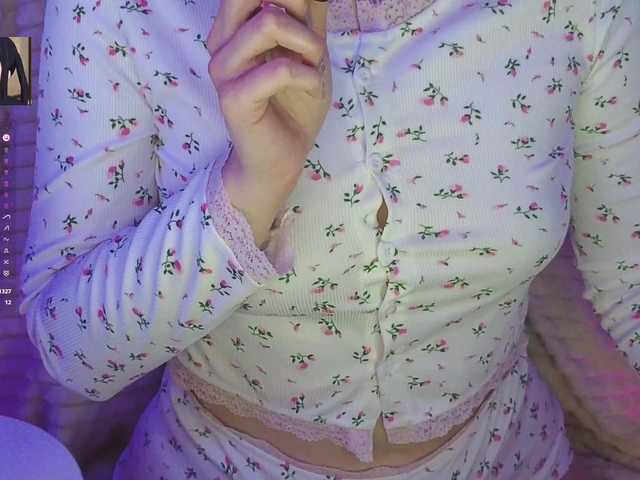 LollyGirlMoon's BongaCams show and profile