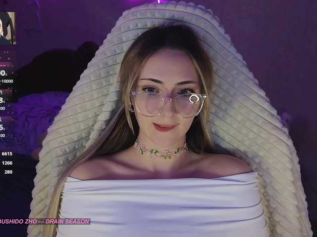 LollyGirlMoon's BongaCams show and profile