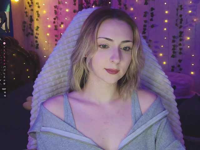 LollyGirlMoon's BongaCams show and profile