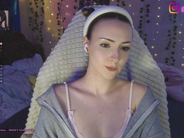 LollyGirlMoon's BongaCams show and profile