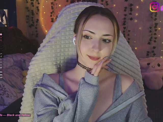 LollyGirlMoon's BongaCams show and profile